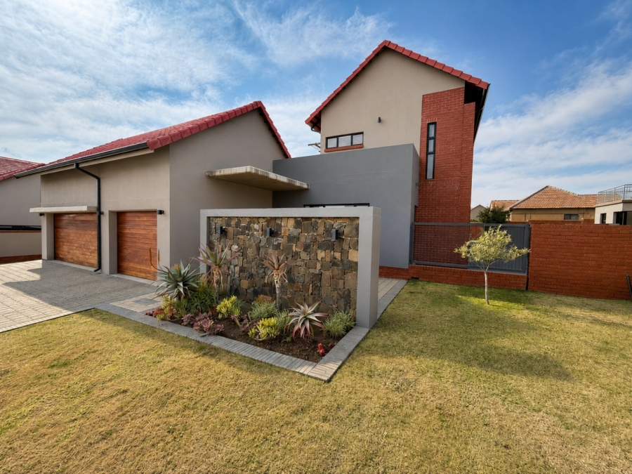 To Let 4 Bedroom Property for Rent in Wild Olive Estate Free State